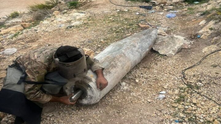 تفكيك ذخائر إسرائيلية غير منفجرة في جنوب لبنان ونقلها إلى مكان آمن للتخلص منها