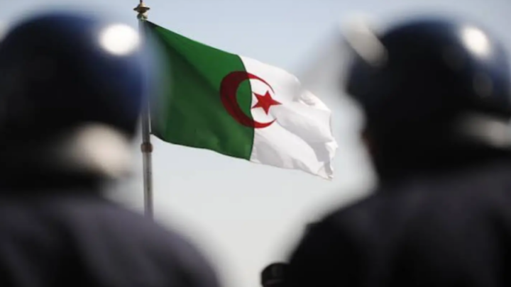 الجزائر.. كشف مخطط تخريبي وتوقيف 61 مغربيا بينهم عسكري سابق