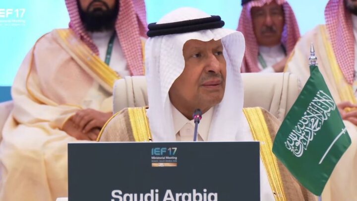 عبدالعزيز بن سلمان: لا أحد يستطيع كسر السعودية ونطور أنابيب جديدة