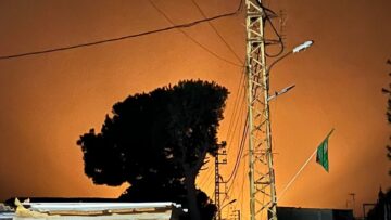 الجيش الإسرائيلي يلقي قنابل مضيئة فوق بلدة ميفدون