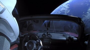 ماسك يكشف عن قدرات سيارة Roadster في تنفيذ الحركات البهلوانية الخطيرة بإيعاز من صوت صاحبها