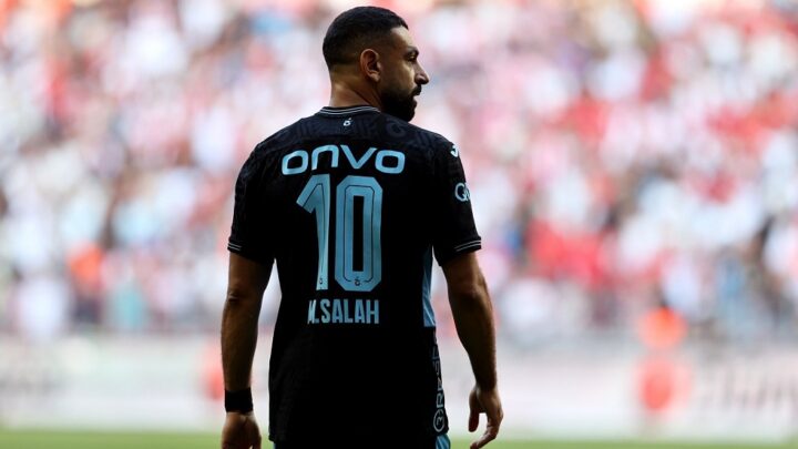 شاهد.. انفعال محمد صلاح وتمريرته الحاسمة ولحظة تبديله
