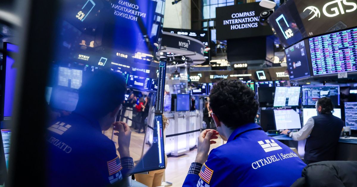 أسهم الرقائق تضغط على وول ستريت قبيل موسم إعلان النتائج