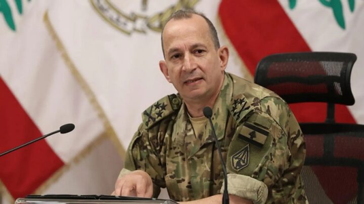 العماد رودولف هيكل يعطي إشارة انطلاق سباق الجيش تحت شعار «سوا مكملين»