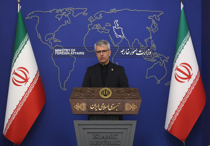 “كالغرقى يتشبثون بأي كذبة”.. طهران تؤكد أن سياسة “الراية الزائفة” عاجزة عن تغطية جرائم الغزاة