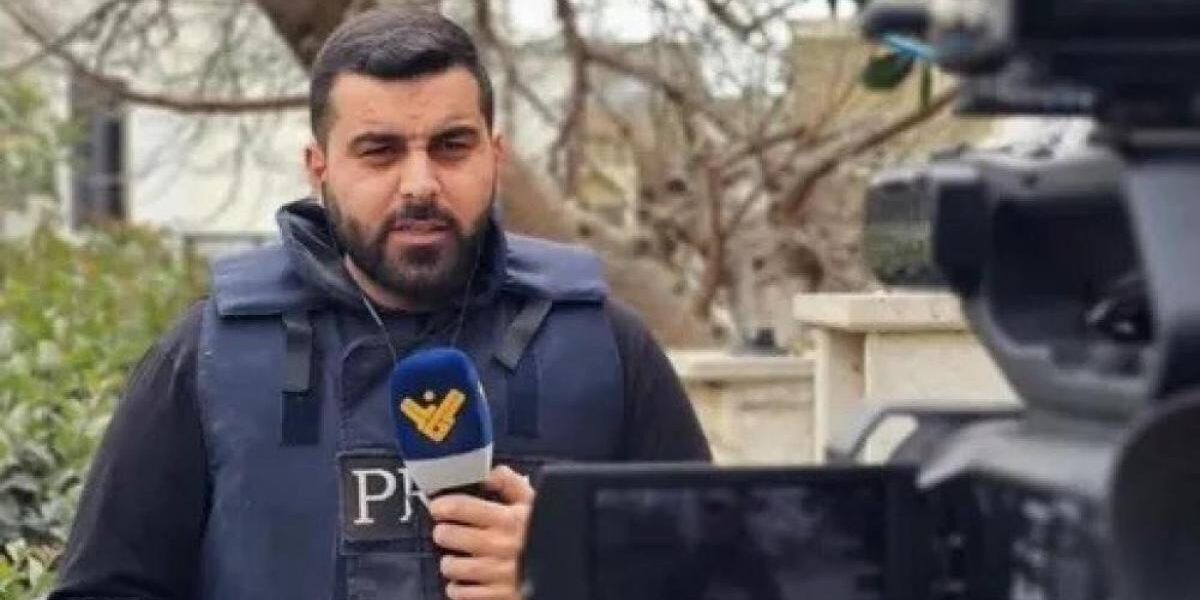 إصابة مراسل لقناة “المنار” ومصور بغارات إسرائيلية جنوب لبنان