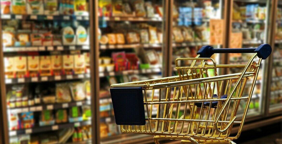 التضخم يتجاوز نمو الأجور مجددًا ويضغط على دخل الأمريكيين