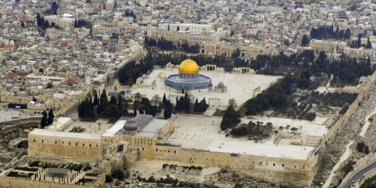الحرس الثوري ينفي بشكل قاطع استهداف القدس ويحذر من مكيدة لضرب الأقصى