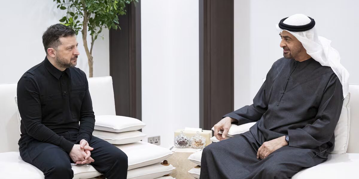 الرئيس الأوكراني زيلينسكي يوافق على التعاون الدفاعي مع الإمارات وقطر