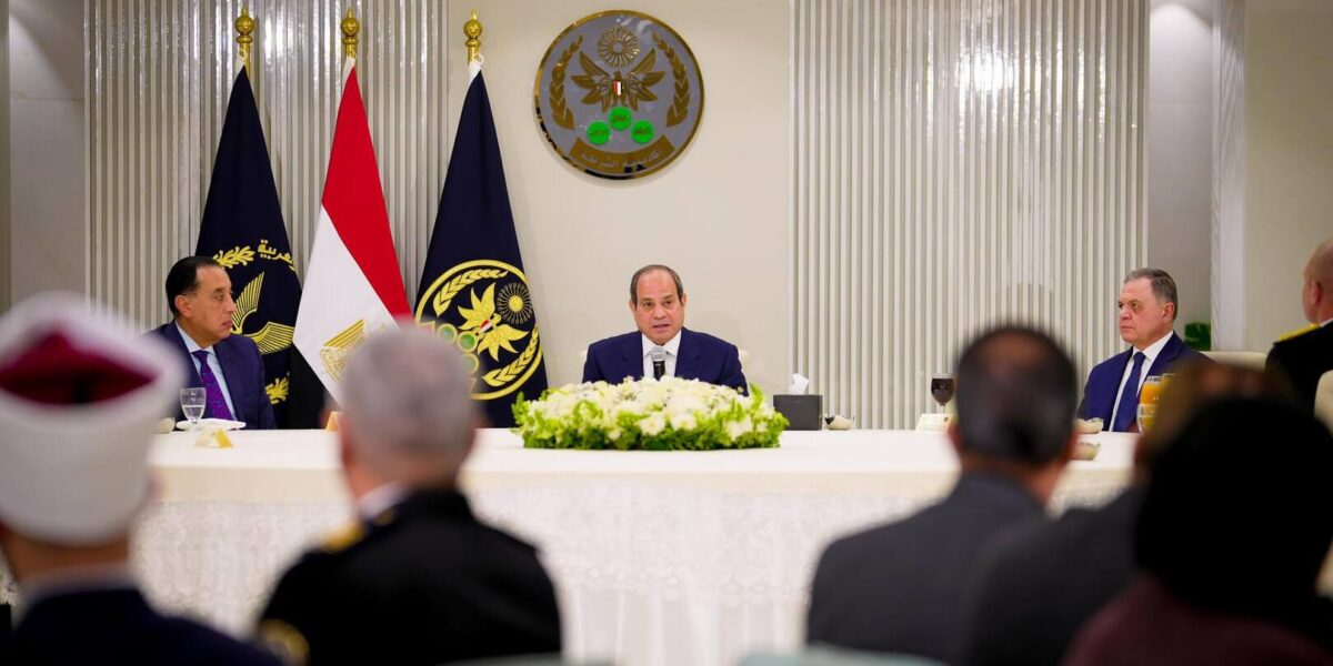 السيسي يحذر المصريين من “ضريبة باهظة” نتيجة الحرب الإيرانية