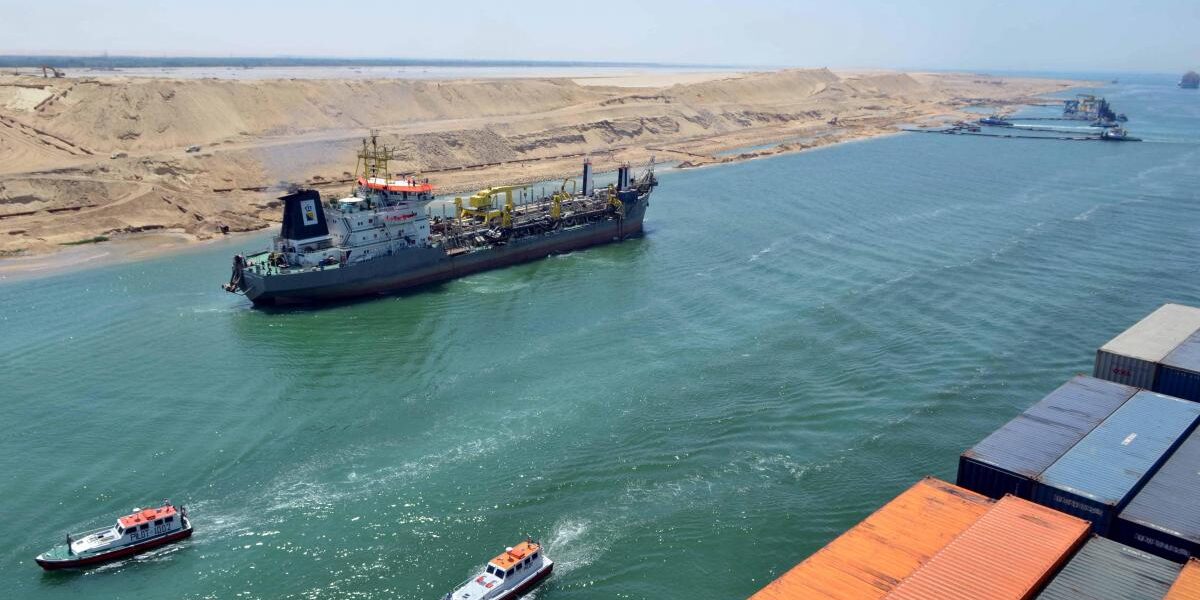 القاهرة ترفض طلبًا حوثيًا للتنسيق بشأن الملاحة في باب المندب