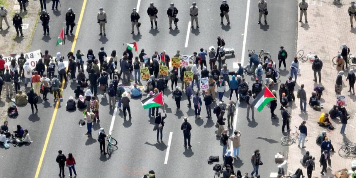 القضاء الأمريكي يصدر أحكاماً بالسجن ضد متظاهرين أغلقوا جسر ‘غولدن غيت’ تضامناً مع غزة