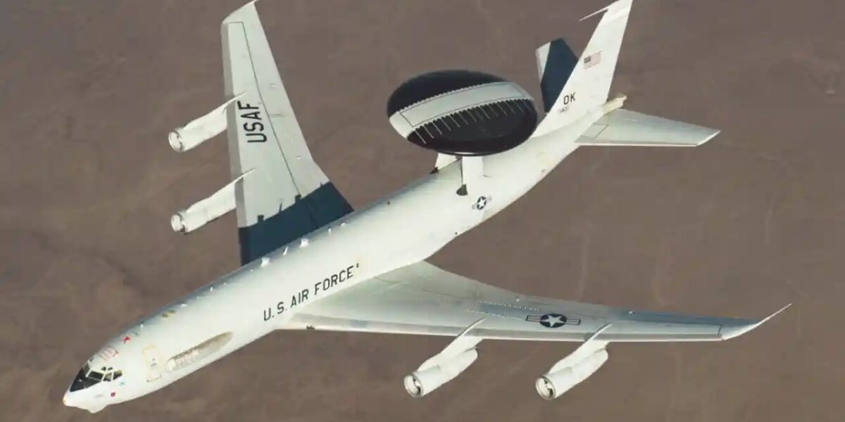 القوات الجوية الأمريكية تكثف استخدام “الرادار الطائر” E-3 Sentry لحماية إسرائيل بعد تدمير إيران الرادارات الأرضية