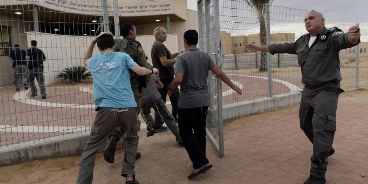 الهجمات الصاروخية الإيران تخلق حالة رعب ونزوح داخلي في صفوف المستوطنين