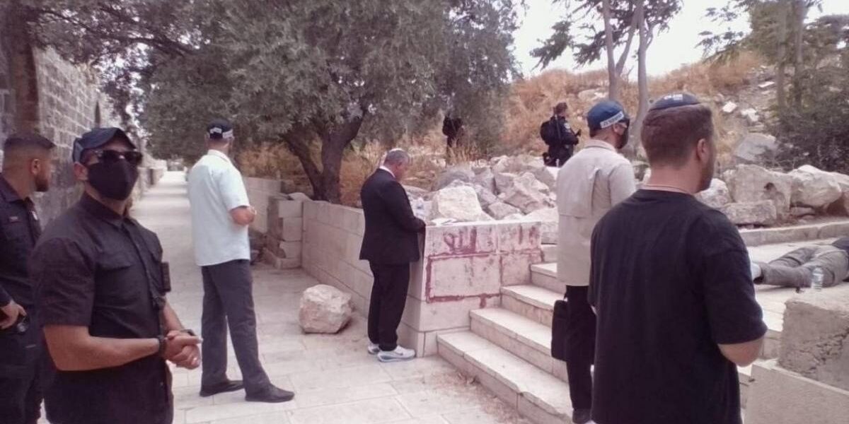 بن غفير يقتحم المسجد الأقصى ويؤدي صلوات تلمودية