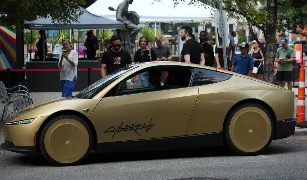 تطلق DOT تحقيقًا في Cybercab الجديدة ذاتية القيادة من Tesla