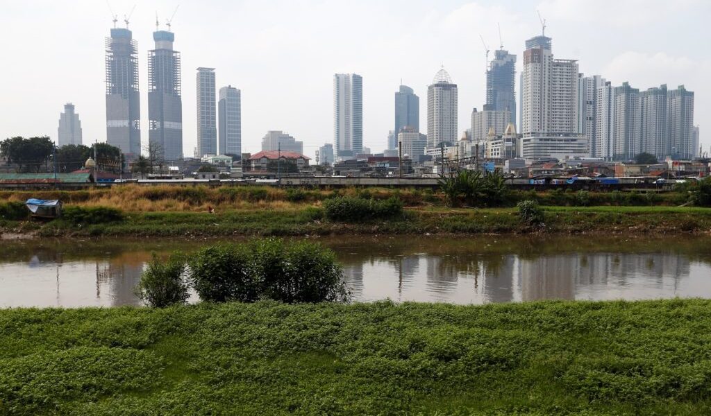 جاكرتا تغرق بسرعة مع اصطدام تغير المناخ بالتنمية المفرطة