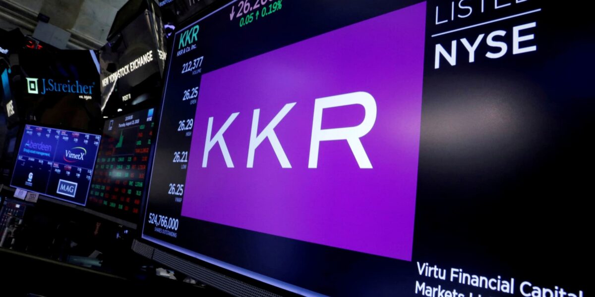 خفضت وكالة موديز تصنيف صندوق الائتمان الخاص الذي تديره شركتي KKR وFuture Standard إلى درجة المخاطرة