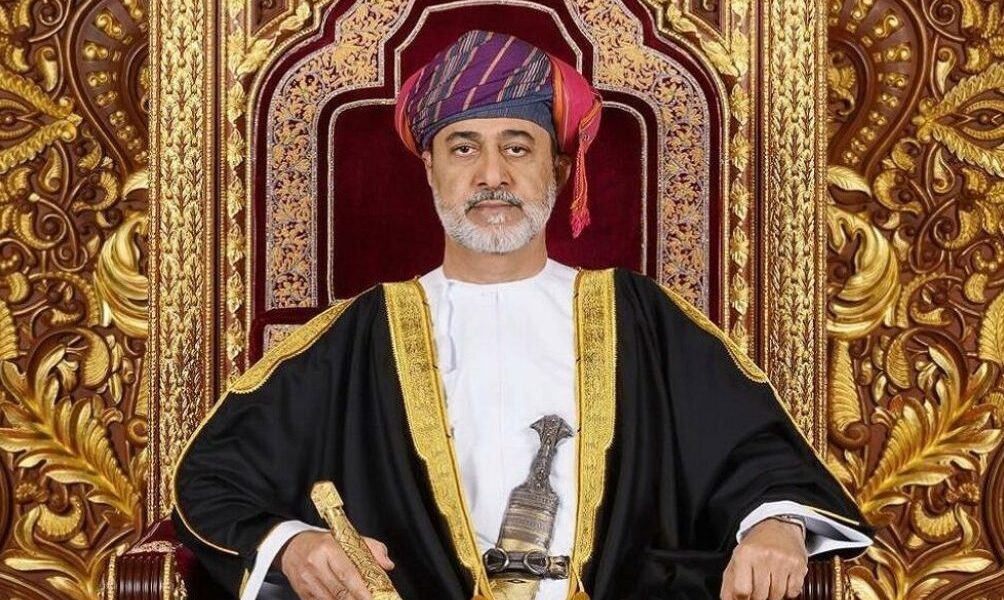 سلطان عمان يبعث برقية تهنئة إلى آية الله السيد مجتبى الخامنئي