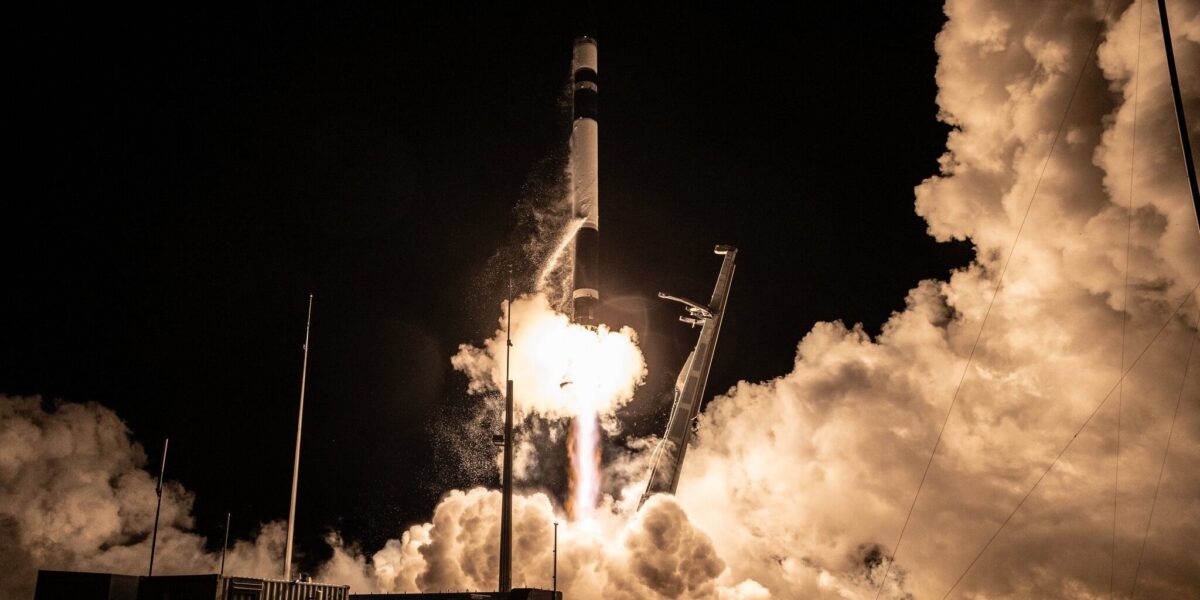 شاهد Rocket Lab وهو يطلق قمرًا صناعيًا للرادار الياباني ليدور في وقت مبكر من يوم 1 سبتمبر