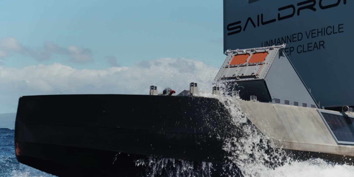 فيديو: Saildrone Surveyor USV يطلق النار على شركة Lockheed Martin JAGM أثناء RIMPAC