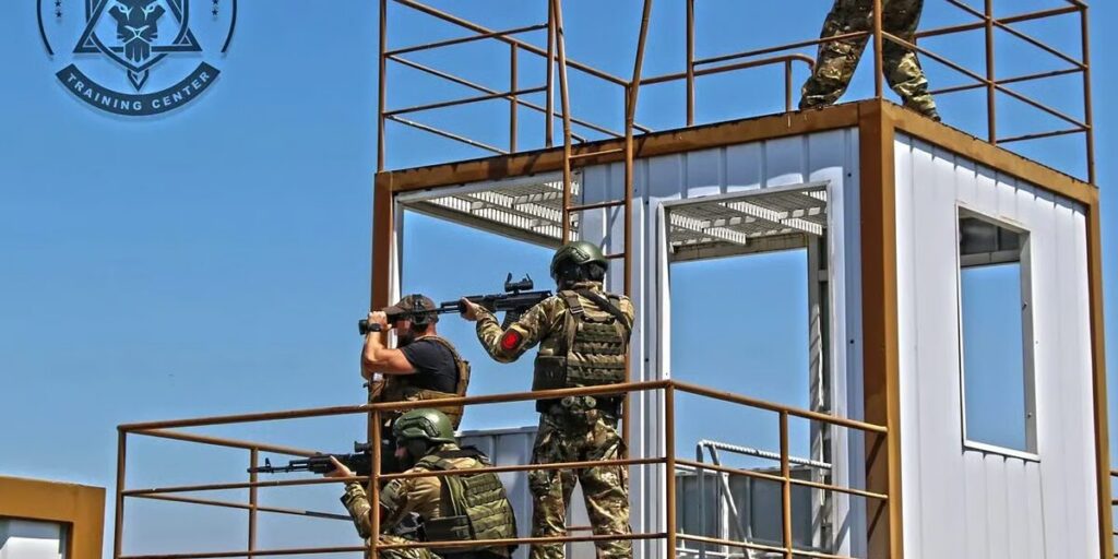 قدامى المحاربين في SAS يدربون الروس على القتال في أوكرانيا: مذكرة مسربة · تقرير اشتباك
