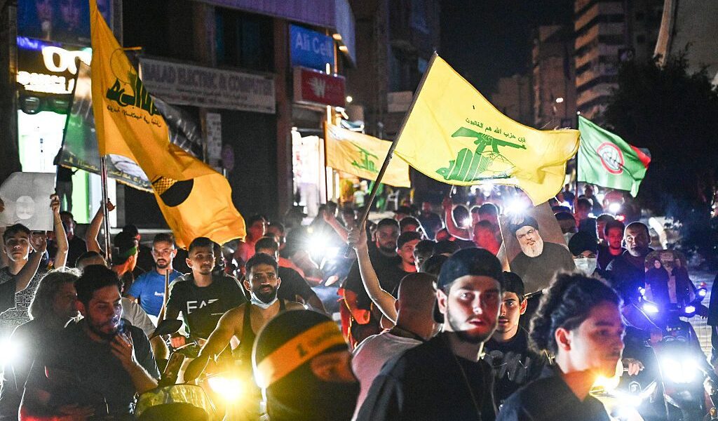 لبنان.. اتهام 4 عناصر في “حزب الله” بحيازة ونقل الأسلحة