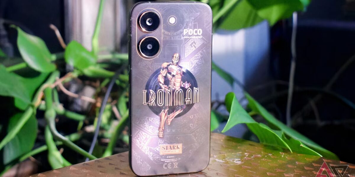 لقد كنت أستخدم نظام Android الجديد الذي يحمل سمة الرجل الحديدي لمدة أسبوعين، وقد علمني ما الذي يجعل الهاتف ذو السمة رائعًا