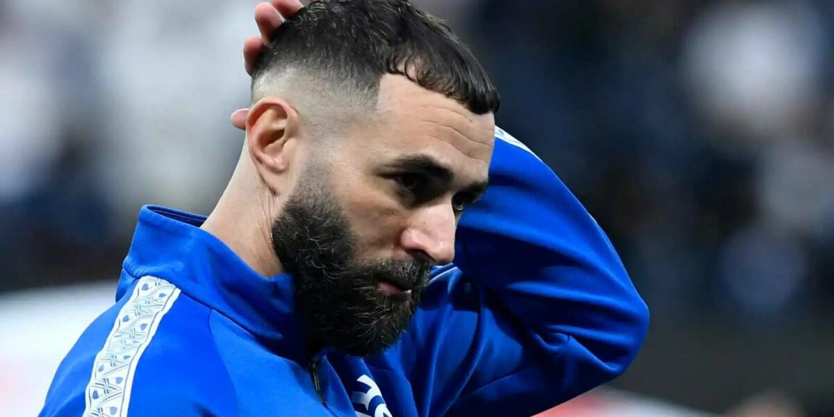 لماذا فكر كريم بنزيما في الاعتزال بعد صدمة الهلال السعودي؟ (فيديو)