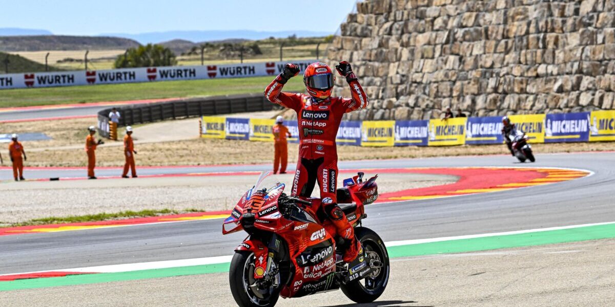 مارك ماركيز يكتسح أراغون ويشعل سباق MotoGP: فوز ثالث توالياً يقلص الفارق مع مارتن إلى 19 نقطة