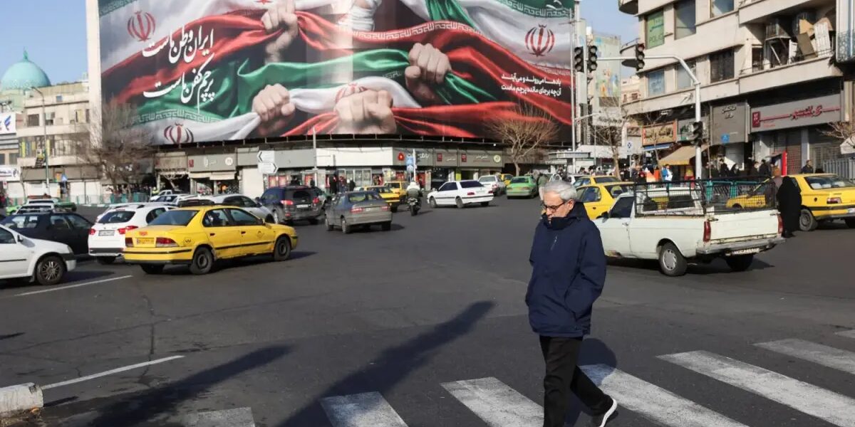 واشنطن تدرس مسارًا تفاوضيًا مع طهران بشروط صارمة بالتوازي مع استمرار الحرب
