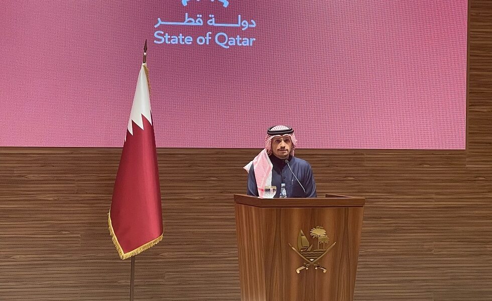 وزير خارجية قطر يشير إلى الحل لمواجهة تداعيات زلزال حرب إيران وموجاته الإرتدادية في المنطقة والعالم