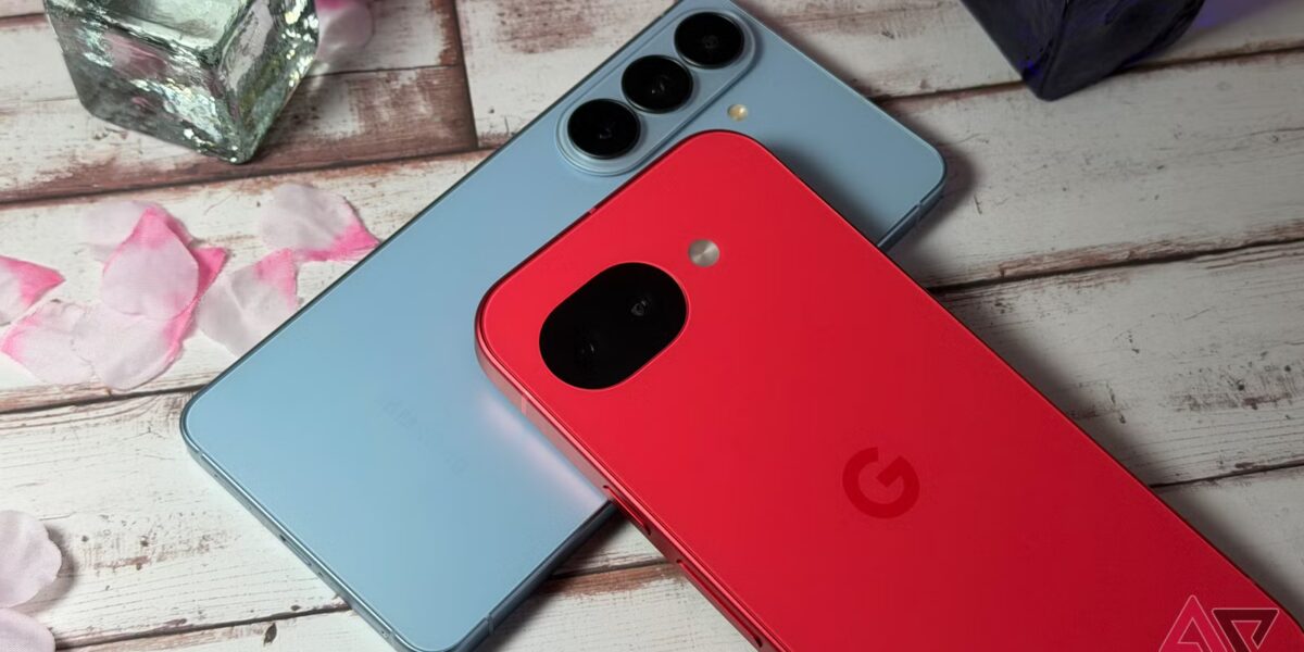 يشرح هاتفا Galaxy S26 وPixel 10a سبب كون عام 2026 فوضويًا بالنسبة لمشتري الهواتف