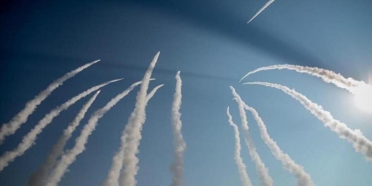 1200 صاروخ.. رد إيران و”حزب الله” على الكيان الإسرائيلي منذ بداية عدوانه