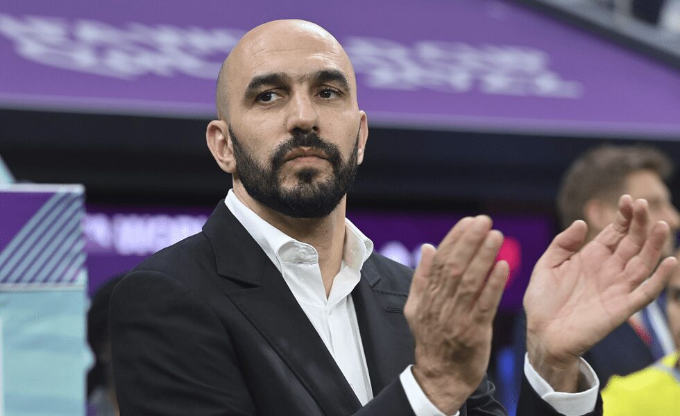 “مفاجأة ثانية بعد التتويج”.. هل يقود الركراكي منتخب المغرب في كأس العالم؟