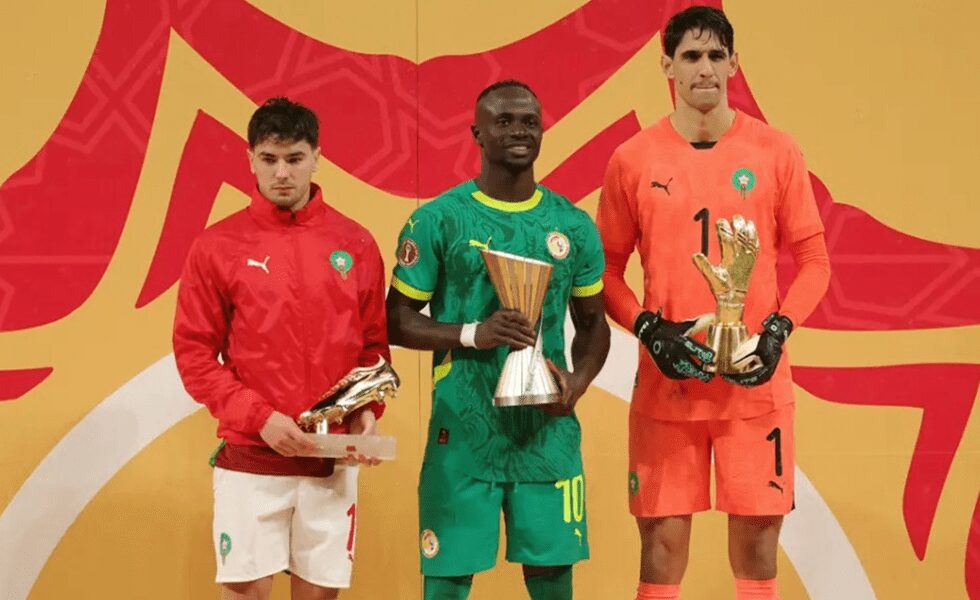 “فوت أفريكا”: “الكاف” يطالب ساديو ماني بإعادة جائزة أفضل لاعب في كأس إفريقيا لتسليمها لبراهيم دياز