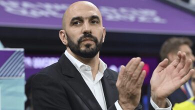“مفاجأة ثانية بعد التتويج”.. هل يقود الركراكي منتخب المغرب في كأس العالم؟