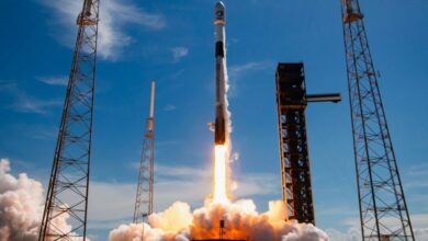 SpaceX تطلق 3 أقمار صناعية للاتصالات في مهمة فالكون رقم 700 على الإطلاق (فيديو)