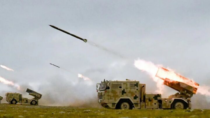 الصين تبني ابن عم أخف وزنا من HIMARS الأمريكي