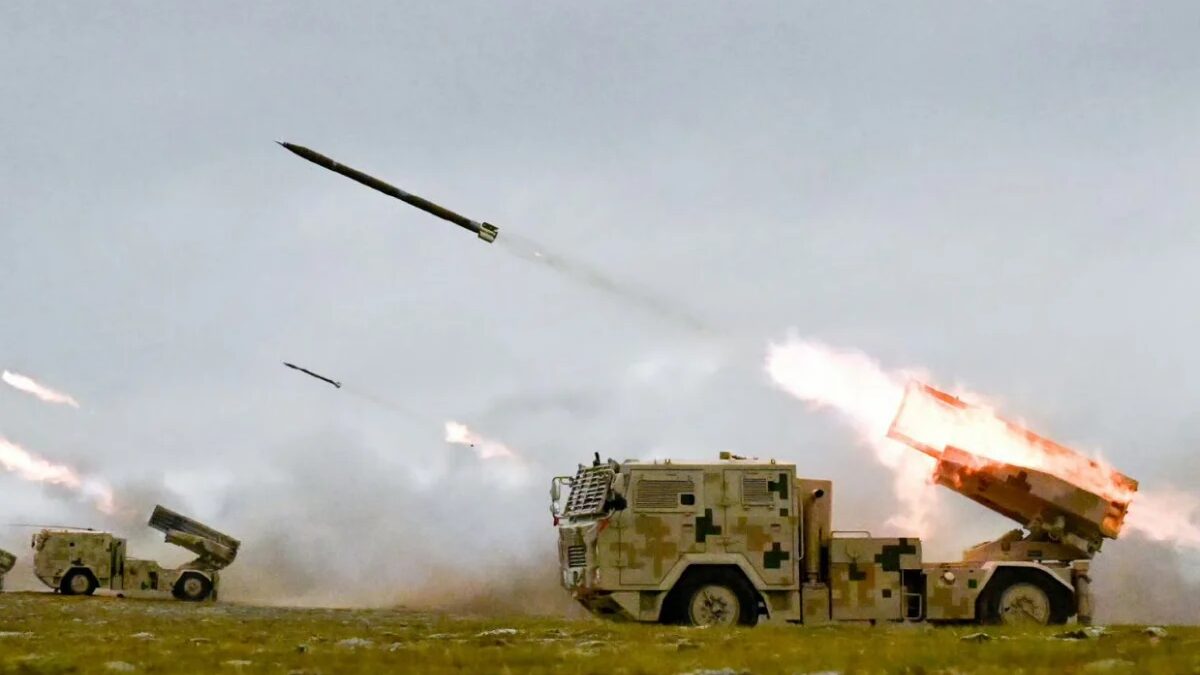 الصين تبني ابن عم أخف وزنا من HIMARS الأمريكي