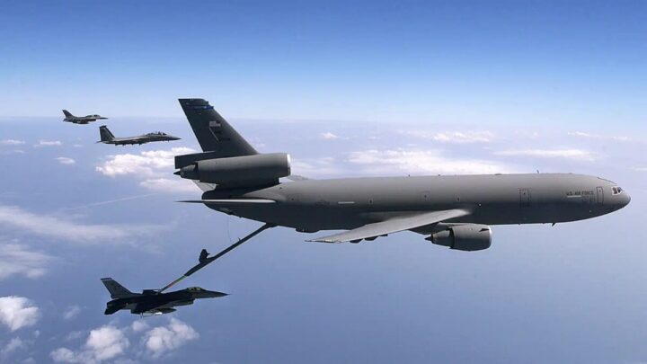 الولايات المتحدة توافق على بيع 4 طائرات تزود بالوقود جواً لمصر من طراز KC-10A Extender
