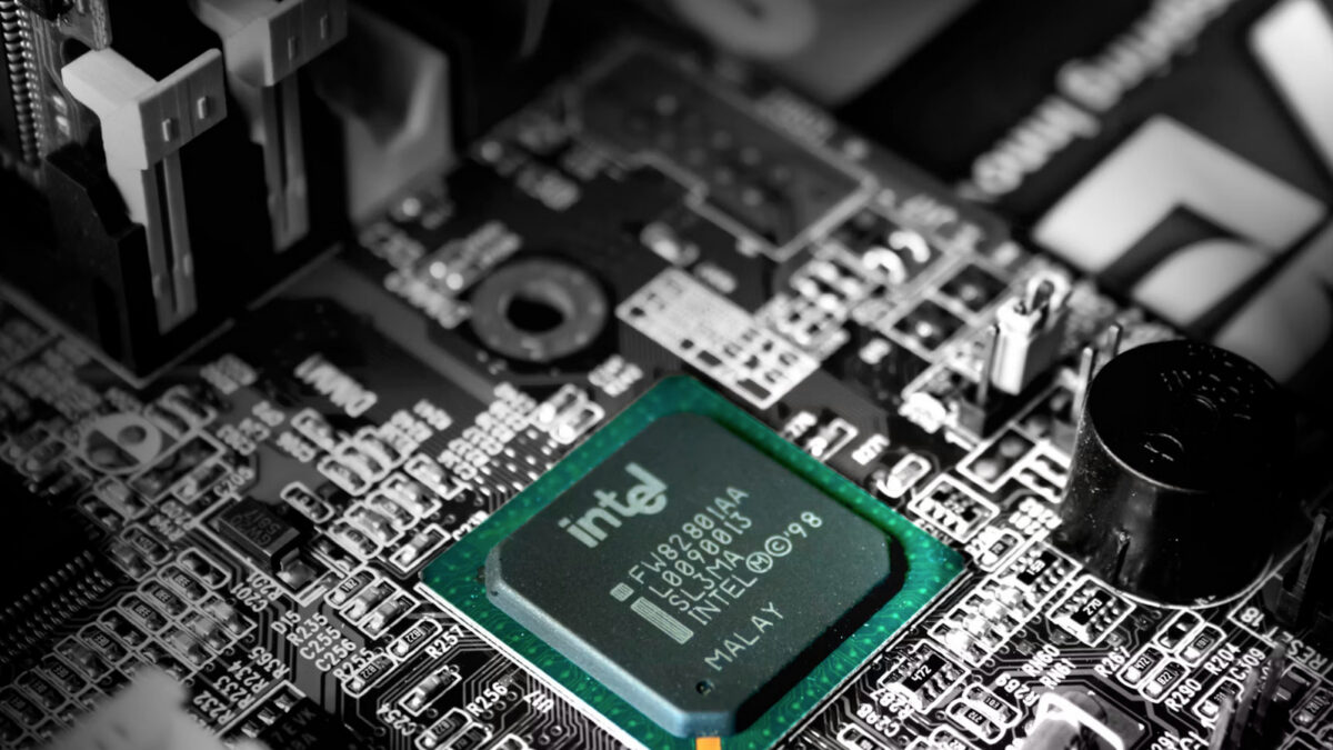 يقال إن Intel تطلق وحدات المعالجة المركزية الجديدة على المقابس القديمة التي تدعم ذاكرة DDR4