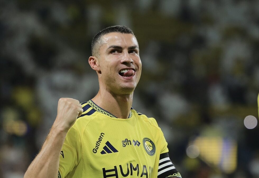 بدأ العد التنازلي.. رونالدو يقترب من الـ1000 هدف ويقود النصر نحو إنجاز الـ100 مباراة