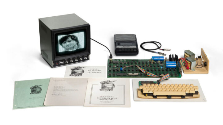 كمبيوتر Apple I ‘Hatfield’ الذي وقعه Woz يحقق رقماً قياسياً بقيمة 1.15 مليون دولار في مزاد علني