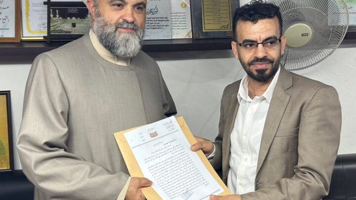 مفتي الديار اليمنية يبعث رسالة تقدير إلى الشيخ صهيب حبلي عبر الدبلوماسي علي الزهري