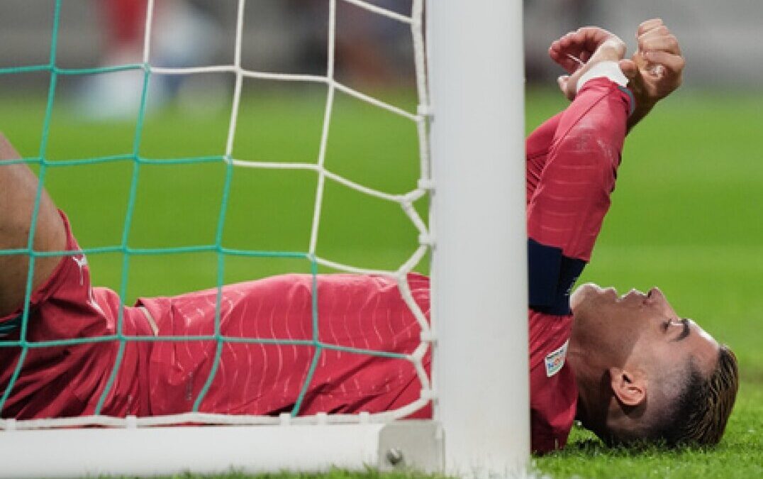 أكثر من 70% يرفضون استمراره مع المنتخب.. أزمة جديدة تحاصر رونالدو