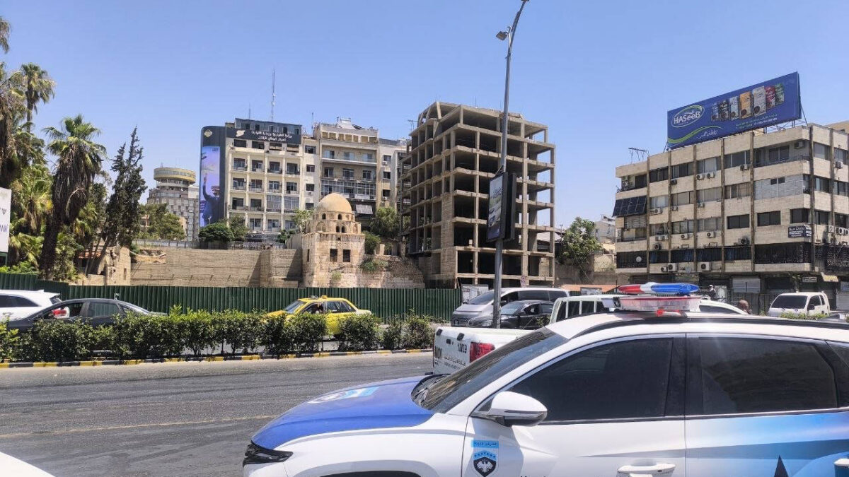 سوريا.. مداهمات وتصعيد في الصنمين.. نساء الحي في مواجهة القوى الأمنية