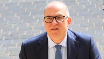 وزير العمل يذكّر بتعميم صدر عنه لتبسيط الاجراءات وتسهيل انجاز معاملات المواطنين