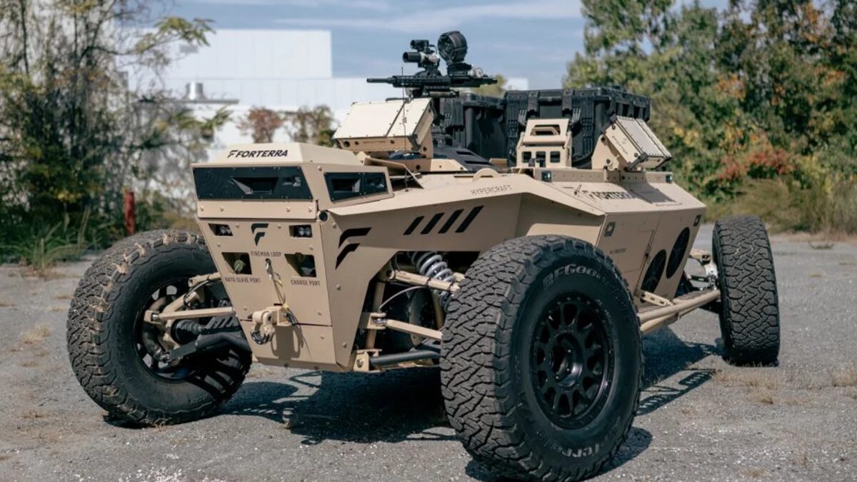 تحمل مركبة Razorback UGV ذاتية القيادة برجًا لقتل الطائرات بدون طيار