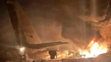 تحطمت قاذفة روسية من طراز Tu-95MS عند الإقلاع بسبب عطل في المحرك ومقتل ستة من أفراد طاقمها